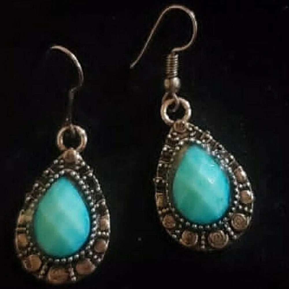 4/$20💃Turquoise Teardrop Dangle Earrings. 🌴